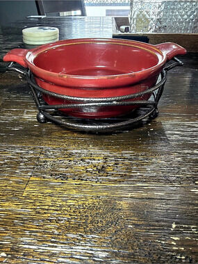 Tastefully Simple Ceramic Baker with Metal Rack Red & Black